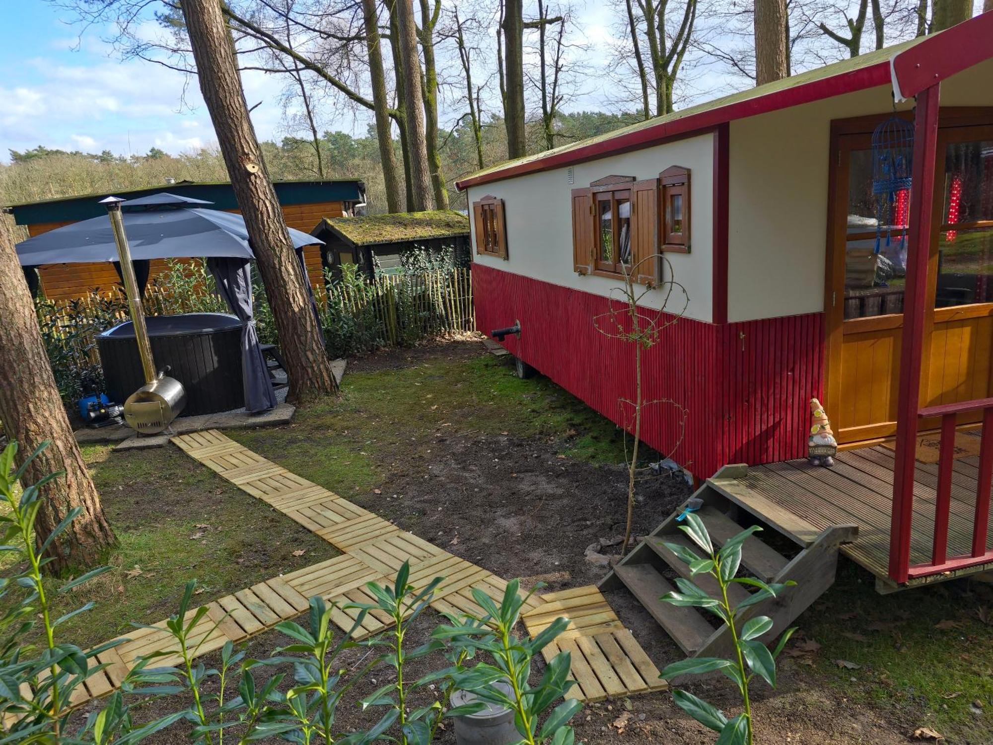 Pipowagen Met Prive Hot Tub Villa Lanaken Exterior photo